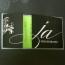 schwarze Einladungskarte mit grünem Innenblatt