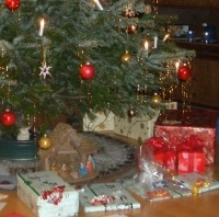 Geschenke an Weihnachten untern Christbaum